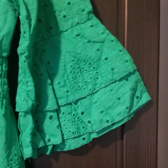 Vibrant Green eyelet dress polyester lined with a slight stretch XXL made small - Picture 2 of 5